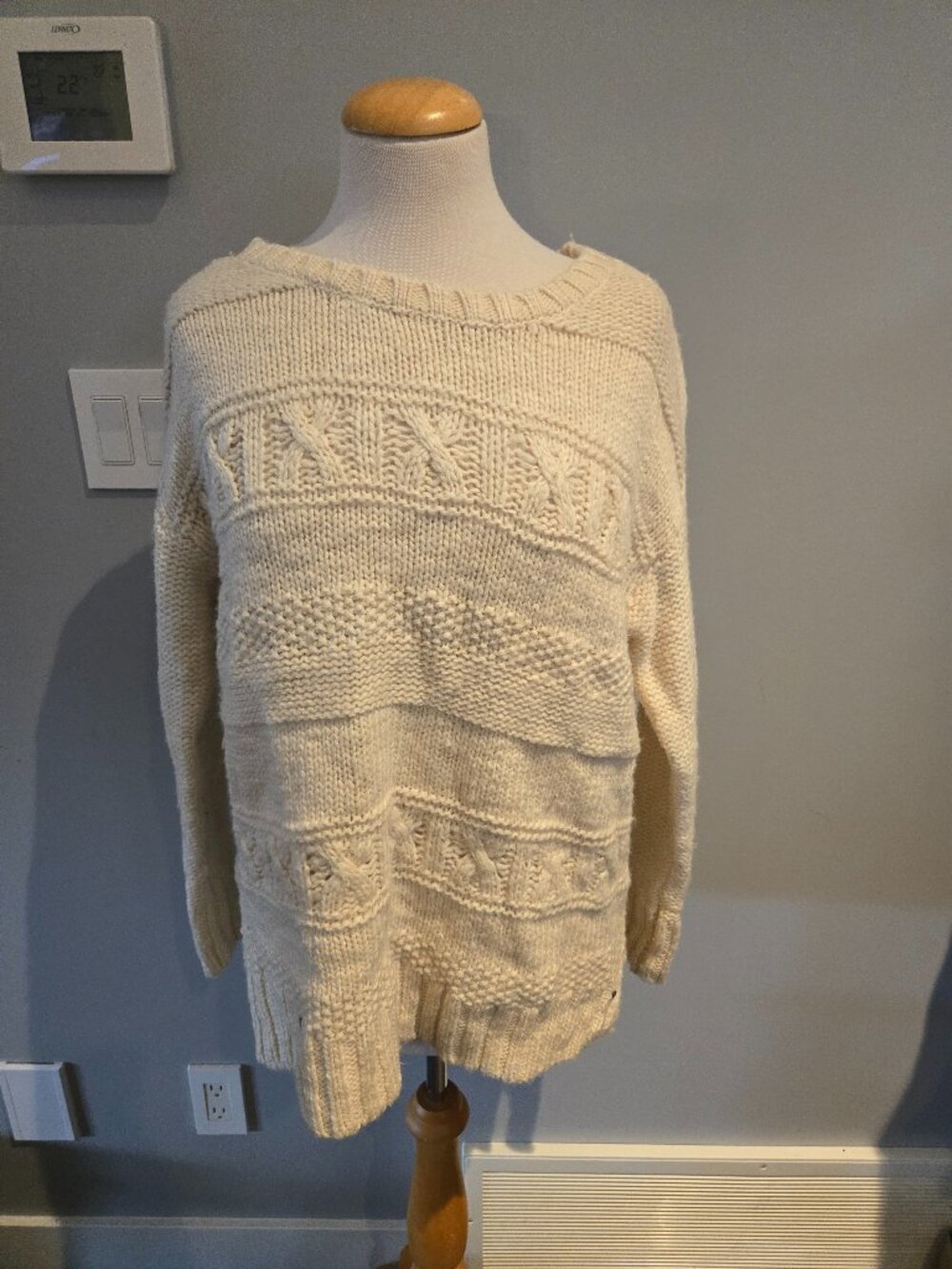 American Eagle Outfitters Cable Knit Mixed Stitch Sweater | Size Large | Cream